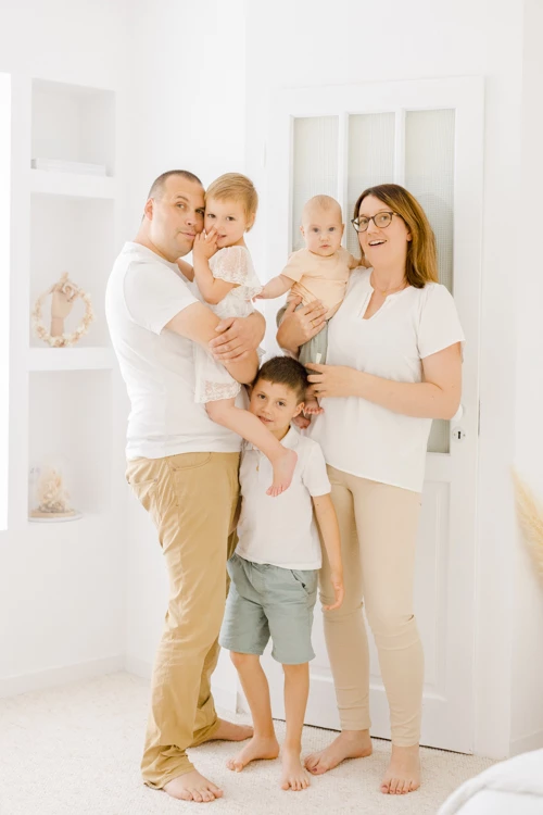 bonheur sourire main enfant famille